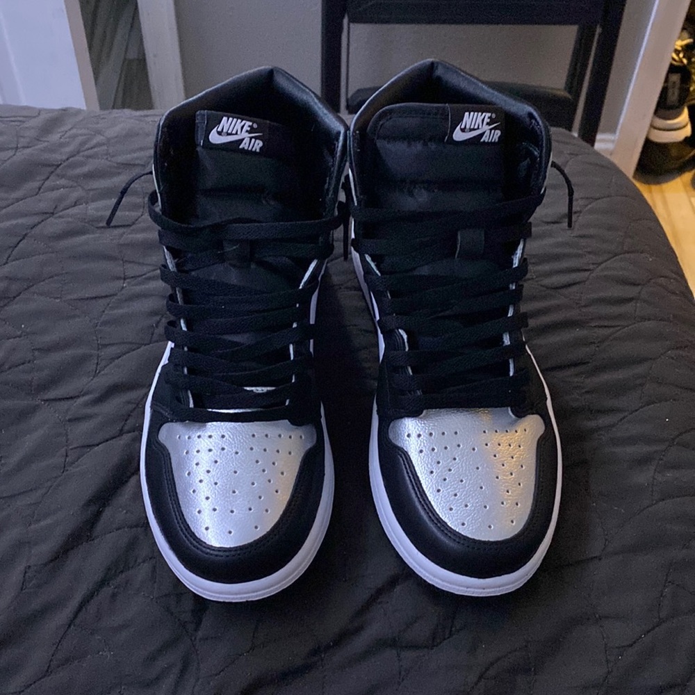 Jordan retro 1 size 12womens- 10men silver toe